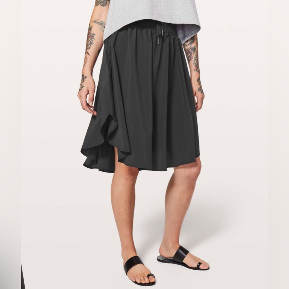 Lululemon The Everyday Skirt Black size 4 Like new
